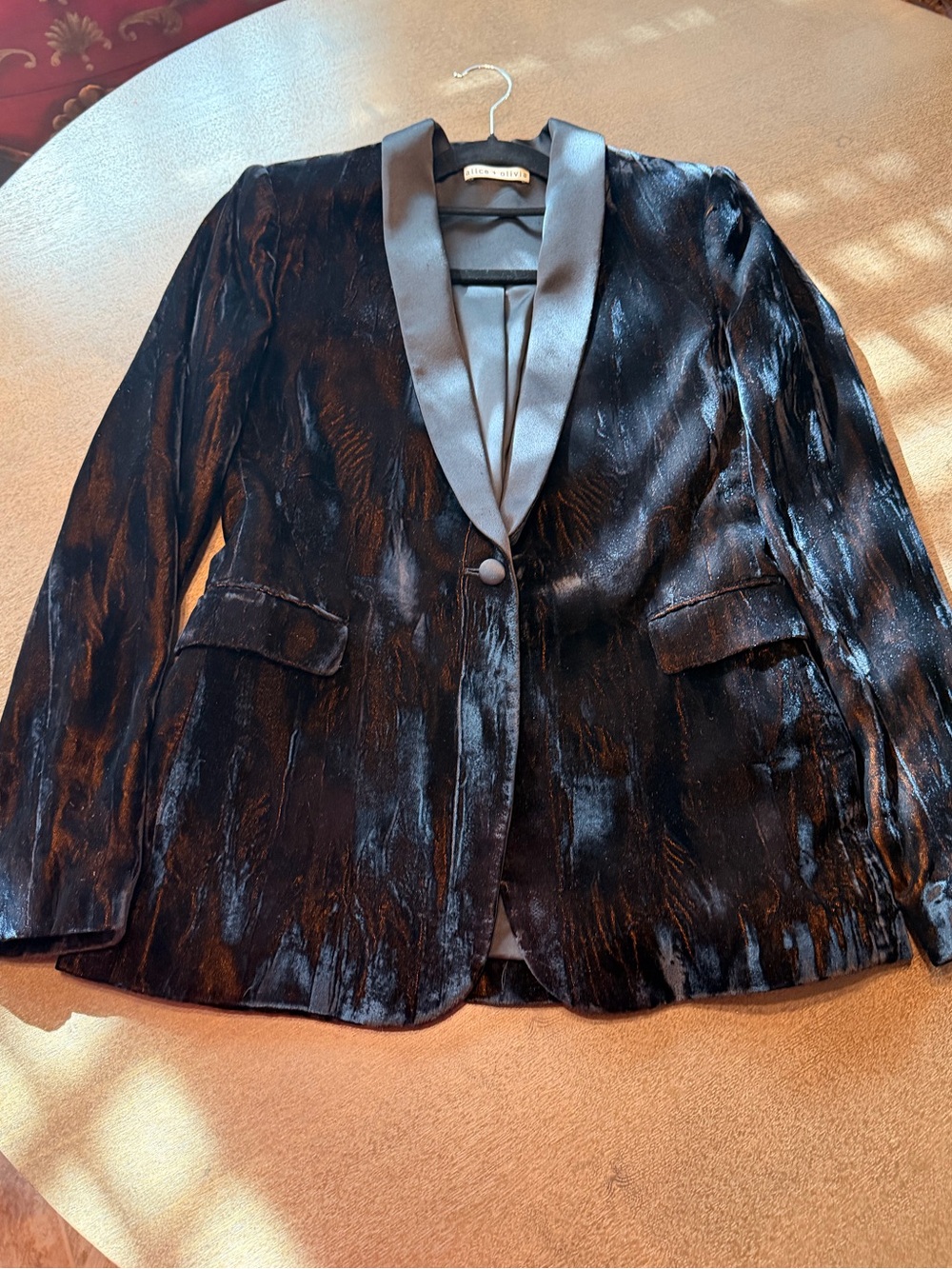Alice + Olivia Black Velvet Evening Statement Jacket Shawl Satin Collar Size 8 - Picture 14 of 16